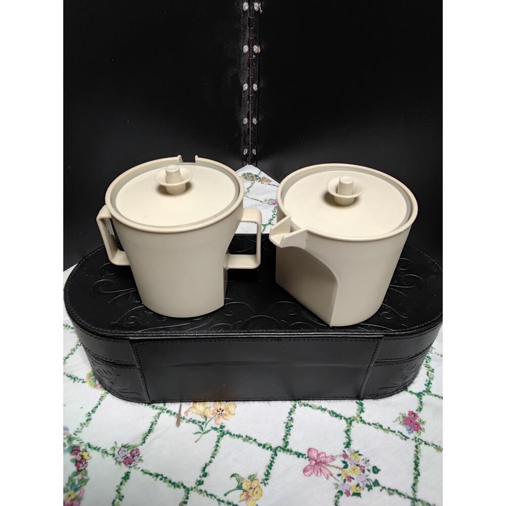 Vintage Tupperware Creamer and Sugar set in Cream Tan